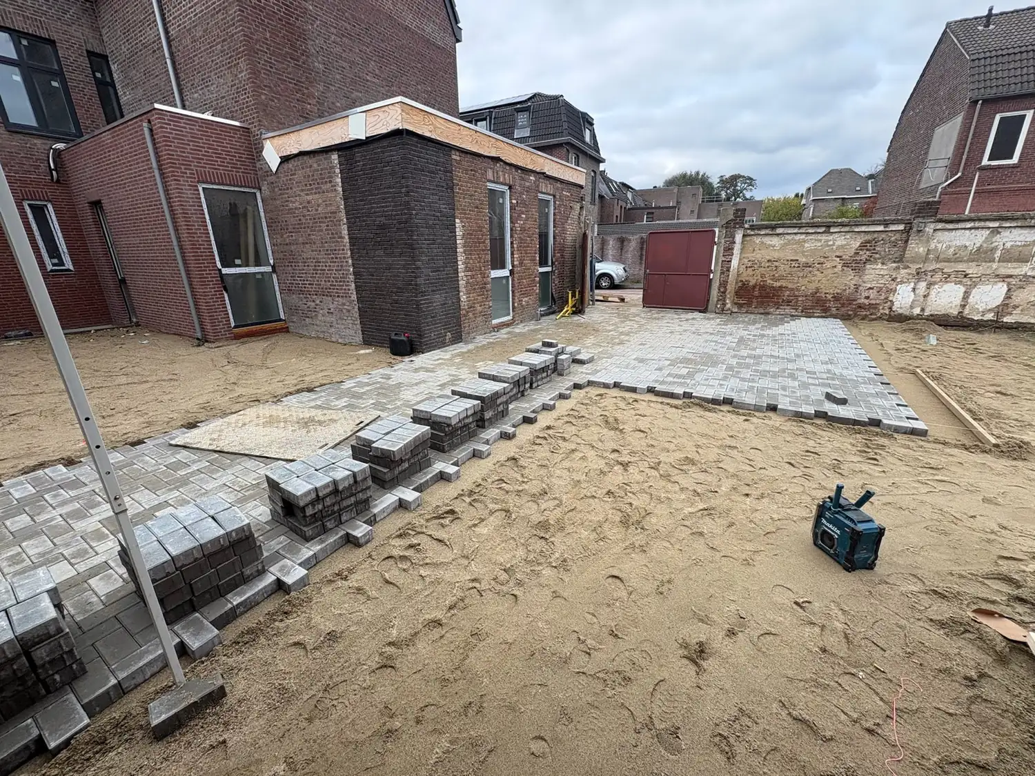 Oprit aangelegd door Tuinbazen