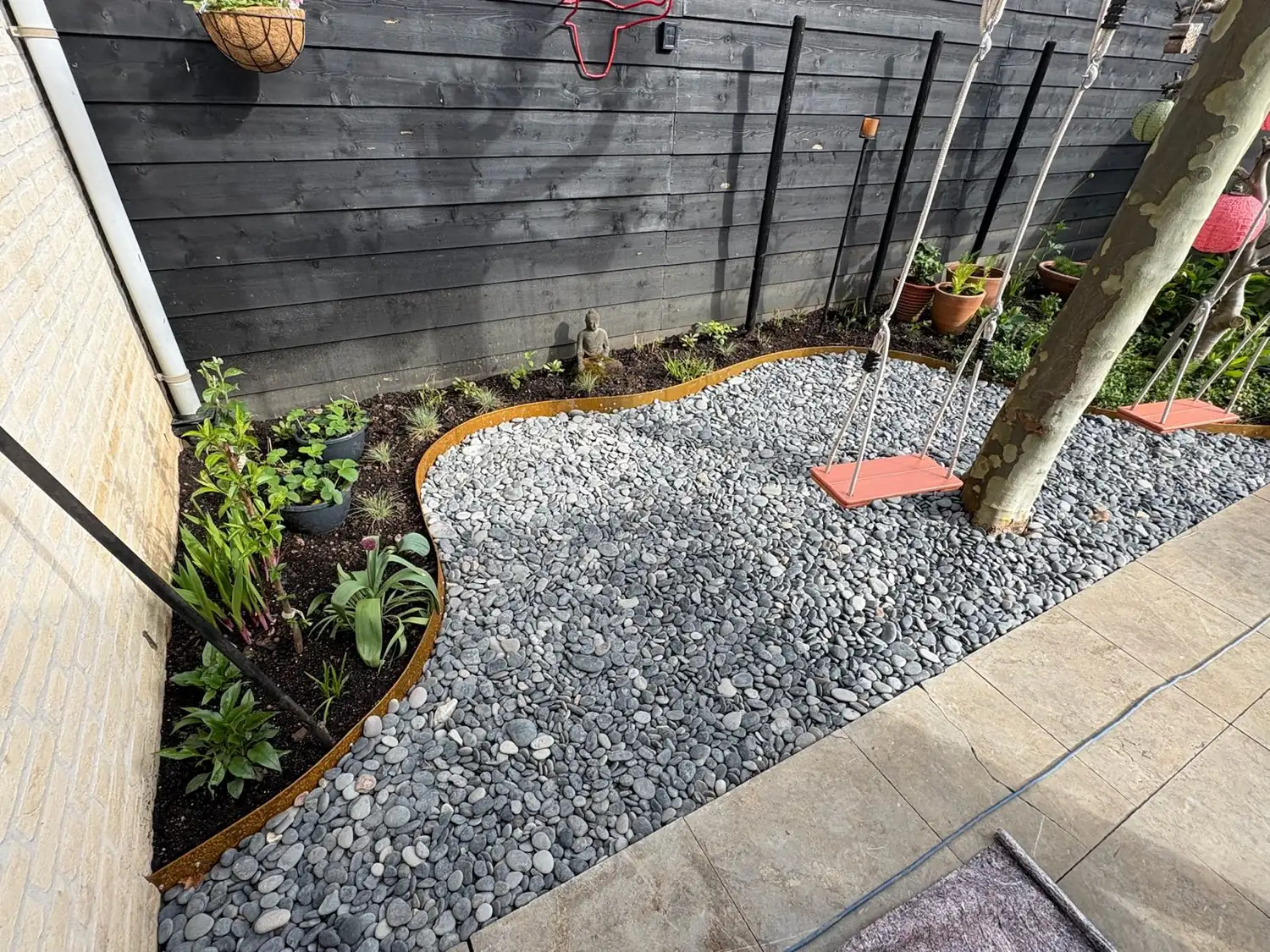 Siertuin met grind en cortenstaal door Tuinbazen