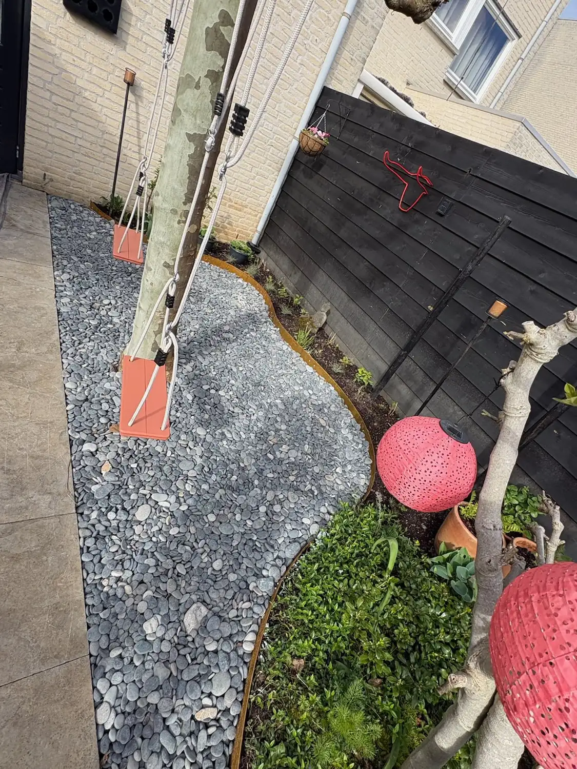 Grindtuin met beplanting, Tuinbazen