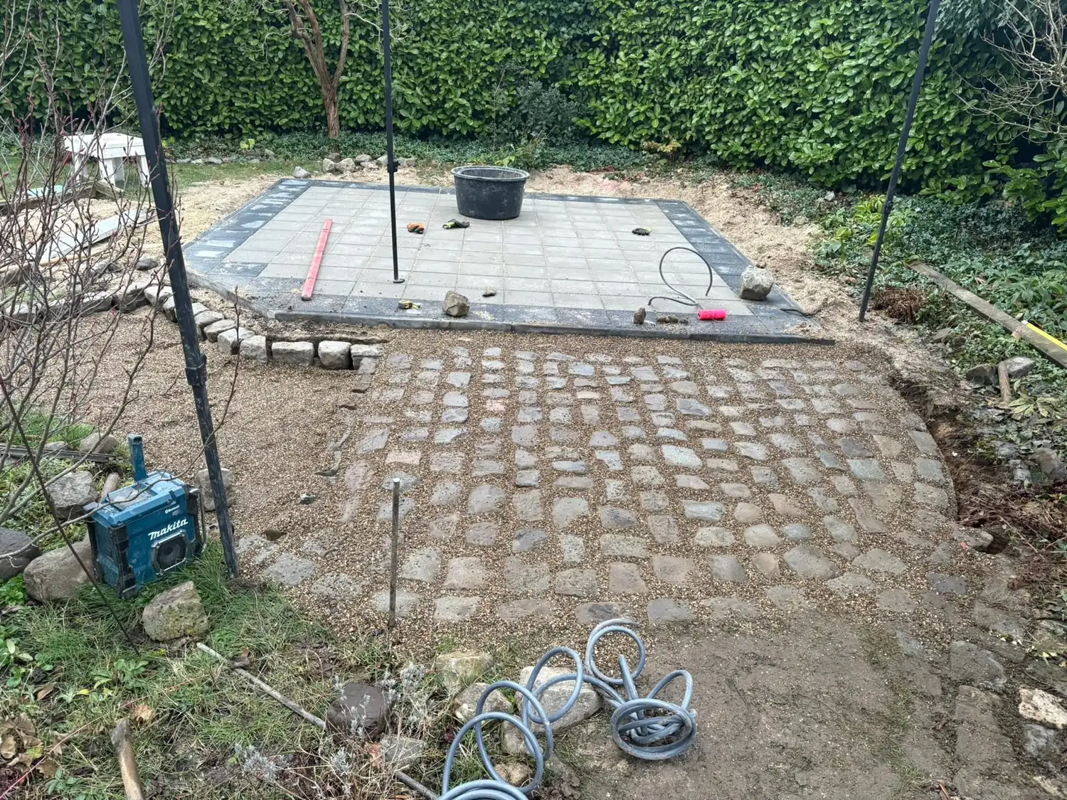 Terras met kasseien, Tuinbazen